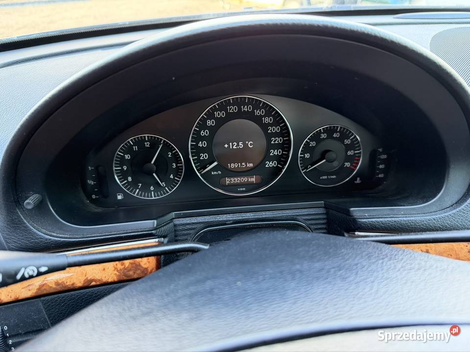 Mercedes E klasa W211 E280 30 v6 benzyna 4matic