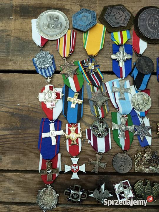 Duży pakiet zestaw odznaczenia polskie repliki sprzedam
