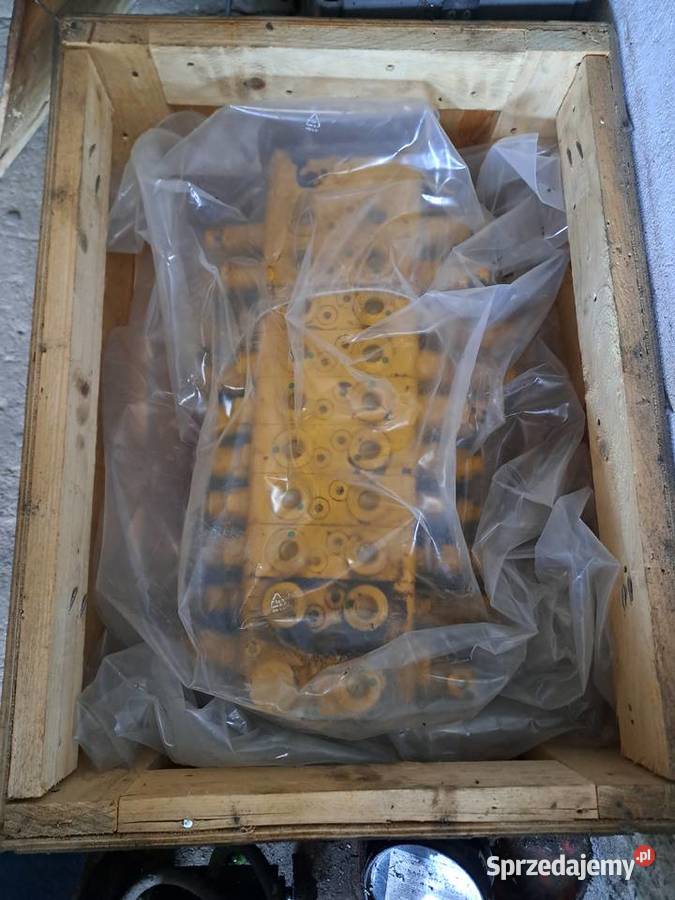 sprzedam rozdzielacz do koparki komatsu PW140 PW Turek