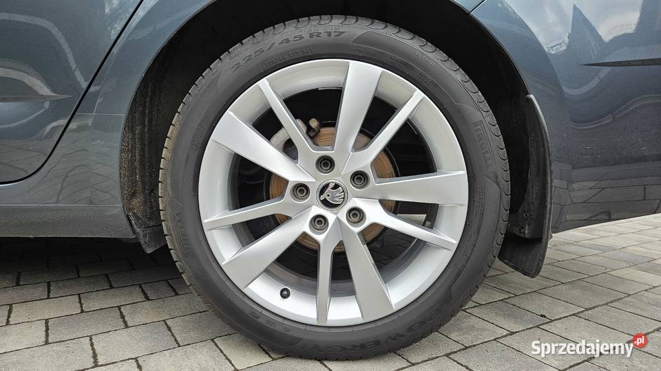 Skoda Octavia Kombi 15 TSI 150 manual pierwszy