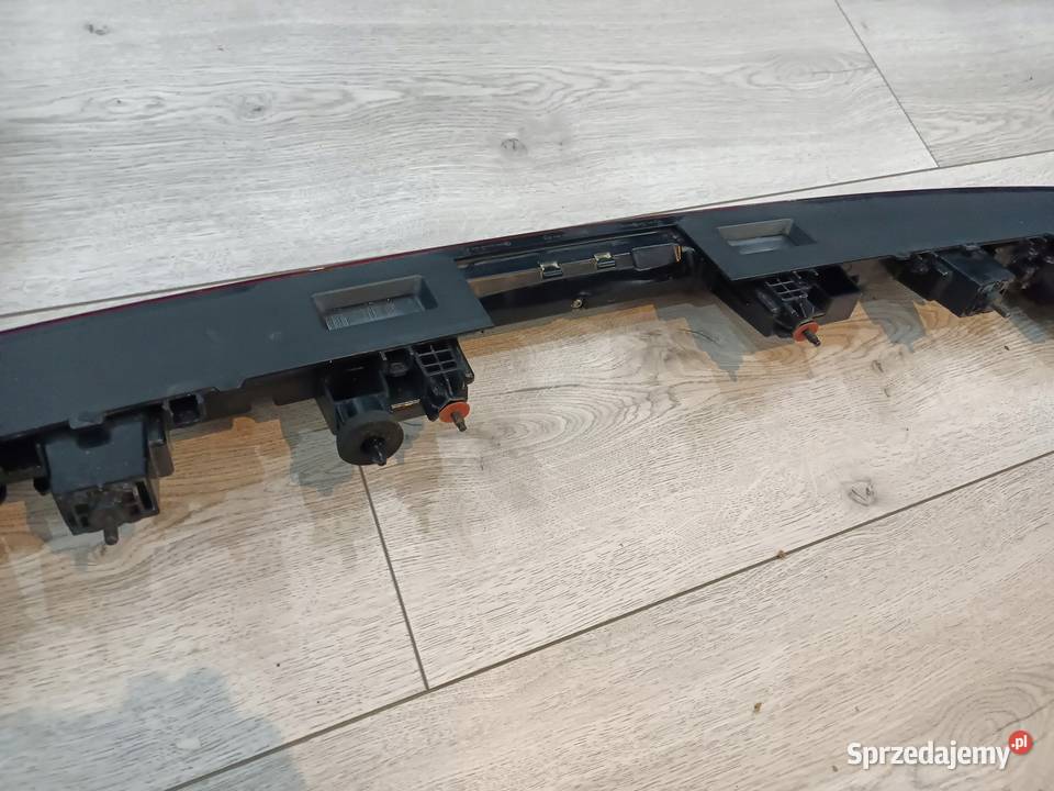 AUDI ETRON 4KE LAMPA KLAPY TYŁ BLENDA ŚRODKOWA Przemęt