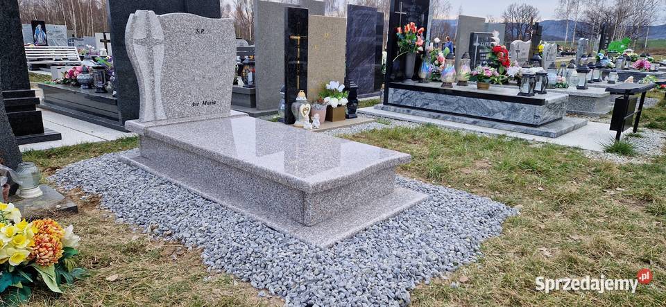 TANI Nagrobek granitowy brąz królewski Świdnica