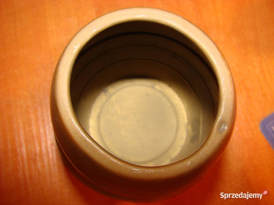 stary mosiężny pojemnik