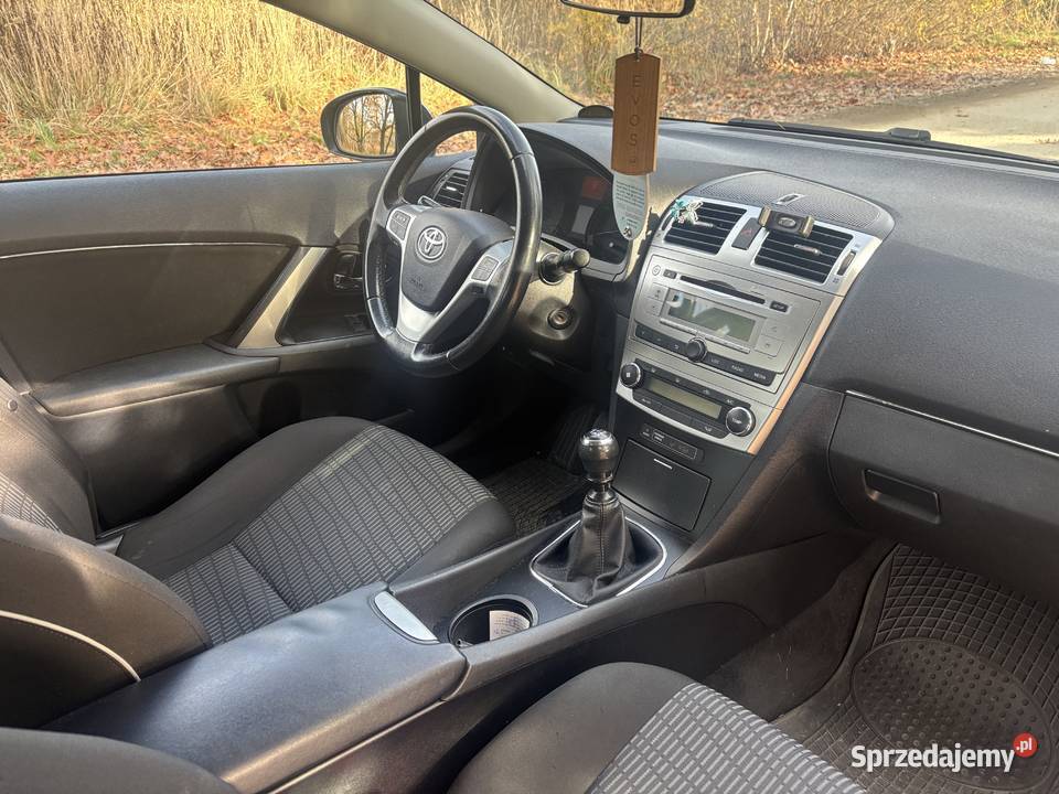 niezwodna toyota avensis sedan 1998cm3