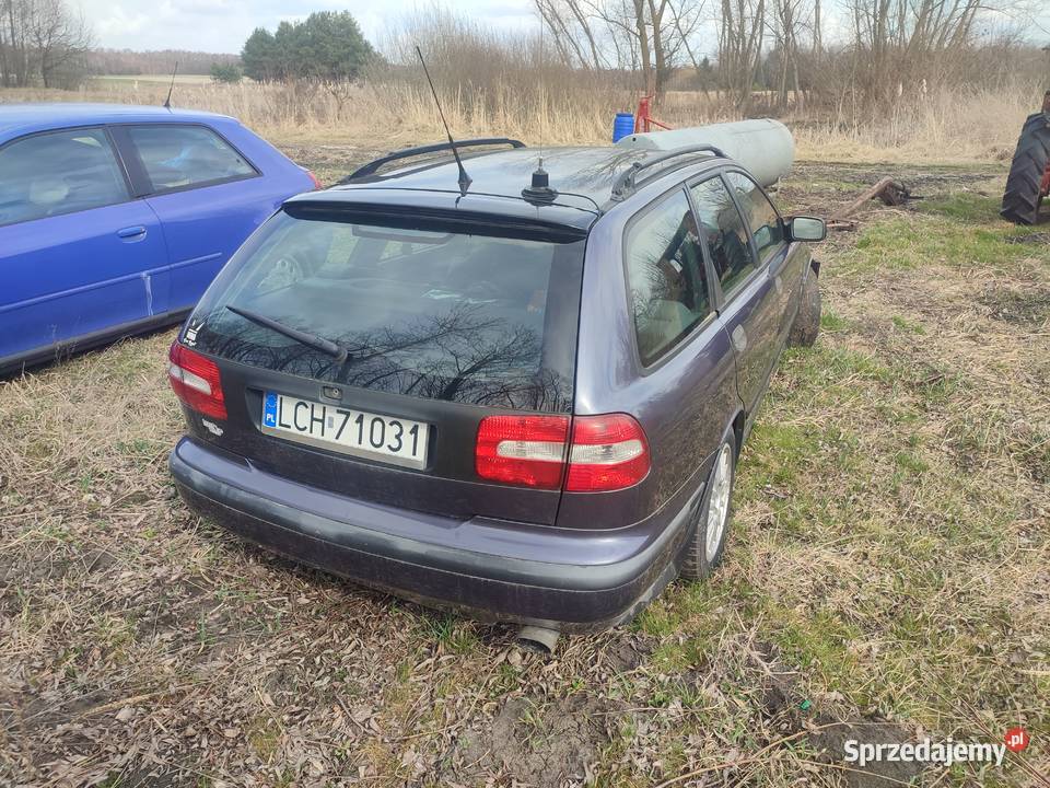 sprzedam 2 volva V40 T4 19 TB z gazem Rok produkcji 1998 Chełm