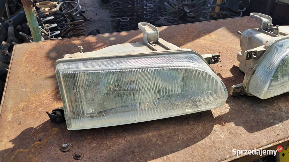 Lampy przednie Toyota Corolla E10
