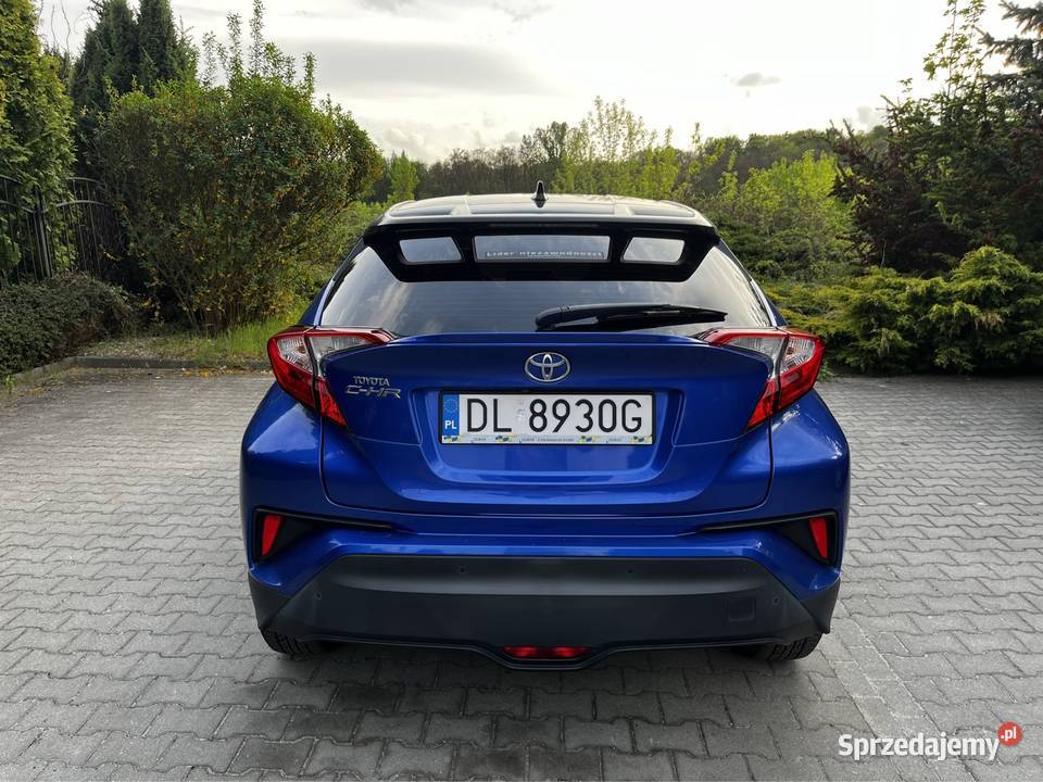 Toyota CHR salon Polska światła do jazdy dziennej