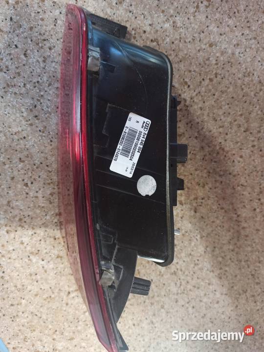 AUDI A3 8V lampa prawa tył 8V4945094c osobowe