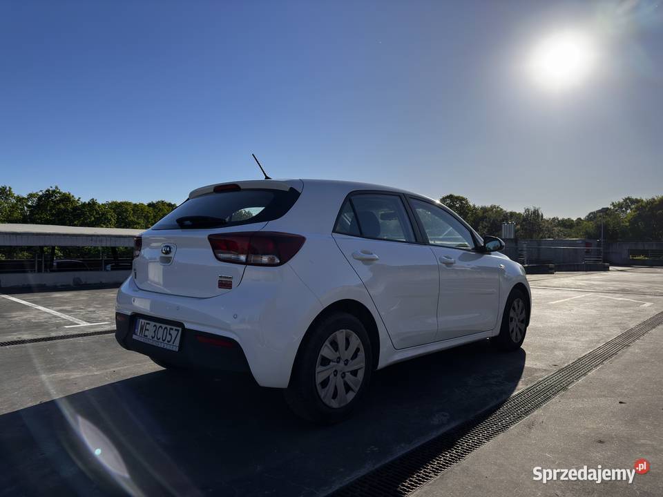 Sprzedam prywatnie Kia Rio IV gen salon garażowany Warszawa sprzedam