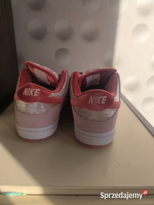 Nike dunk SB strange love