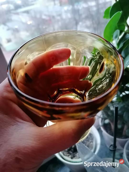 Kielich duży że szkła miodowego