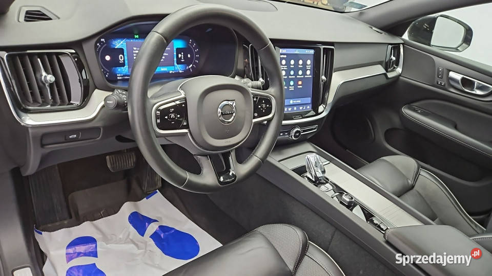 Volvo V60 B4 D Plus Dark aut Z Polskiego Salonu podgrzewane fotele Warszawa