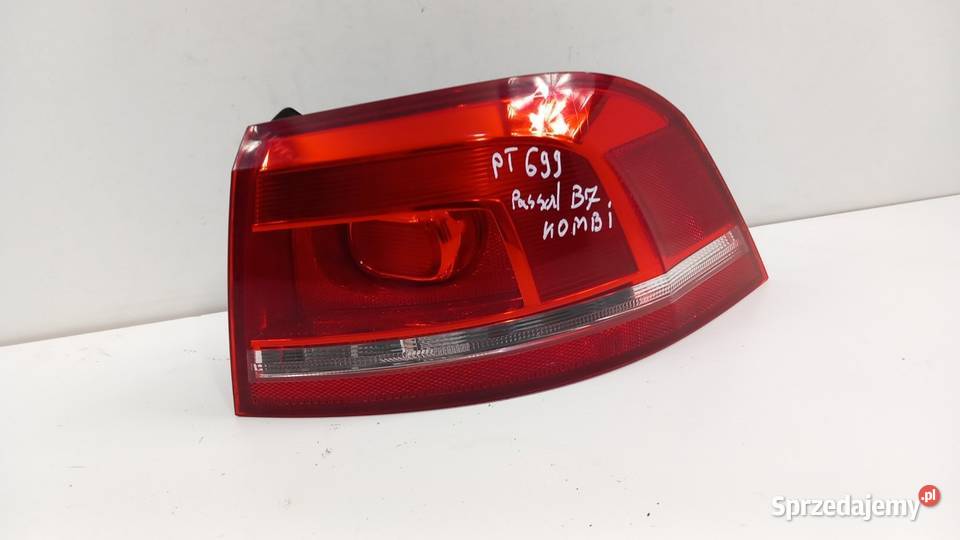 VW PASSAT B7 KOMBI LAMPA TYŁ PRAWA Zbierkowo