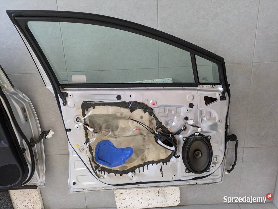 Drzwi lewe przód tył srebrny metalik 1F7 Toyota Drzwi
