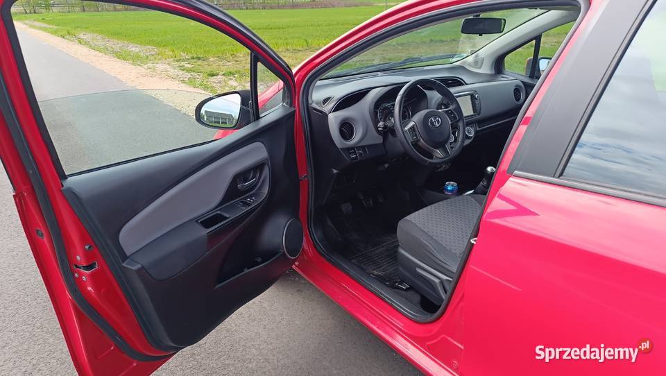 Toyota yaris 2015 Klima Kamera bluetooth alumy Rok produkcji 2015 lubelskie Łuków
