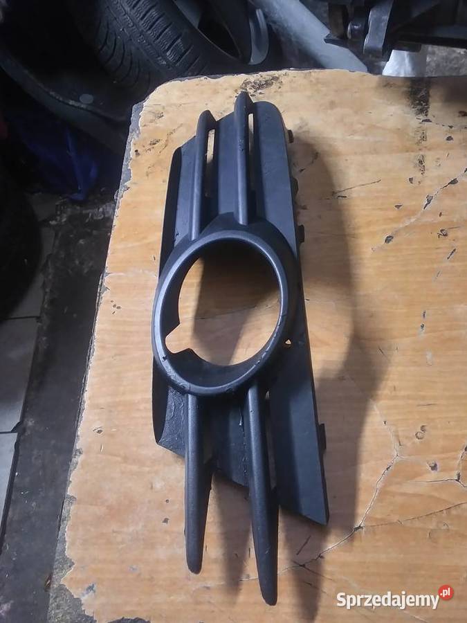 VW Scirocco 3 atrapa zderzaka leewa osobowe Zderzaki Lubin
