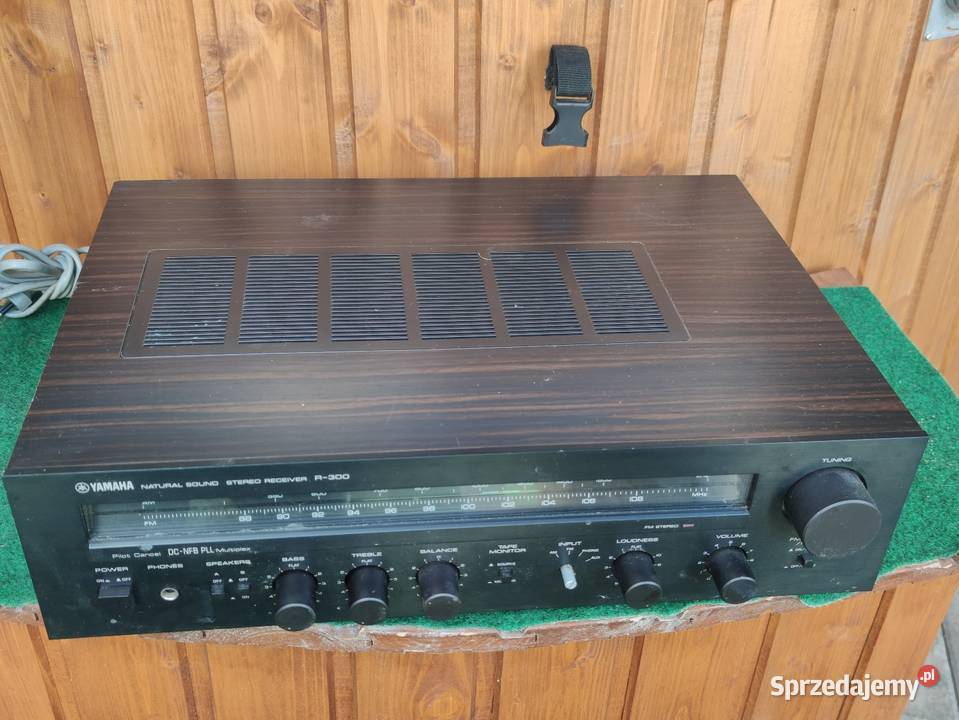 Yamaha R300 amplituner stereo vintage 1983r Świdwin