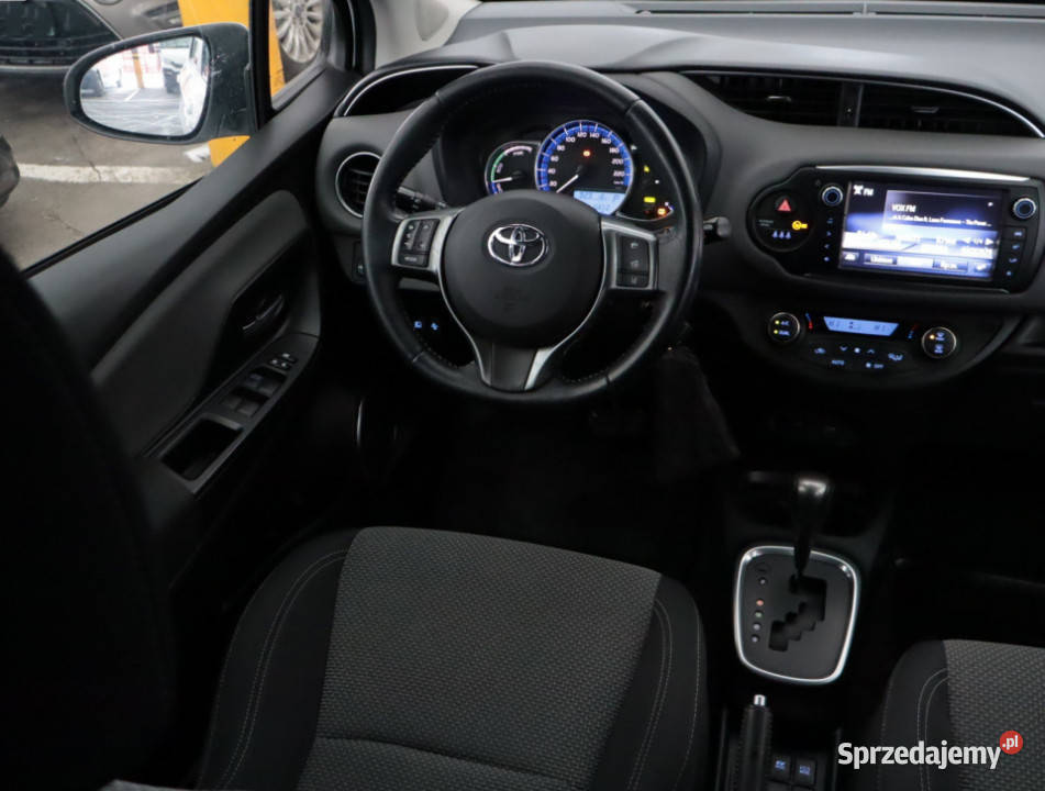 Toyota Yaris 15 Hybrid biały Lublin sprzedam