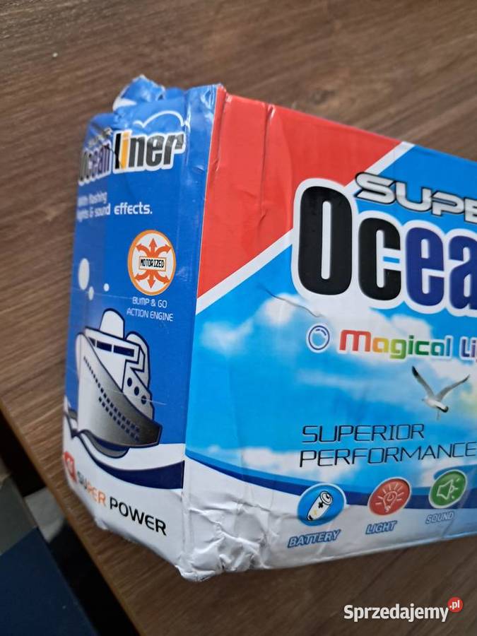 nowy statek jeździ gra i świeci Uszkodzone