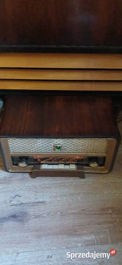 Radio lampowe firmy Minerwa Amplitunery