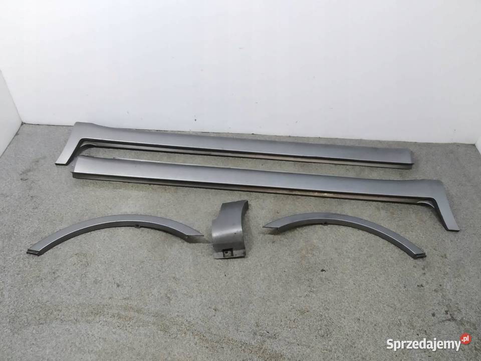 OSŁONA PROGU LISTWA BŁOTNIKA LEWA PRAWA KPL Rok produkcji 2010 świętokrzyskie