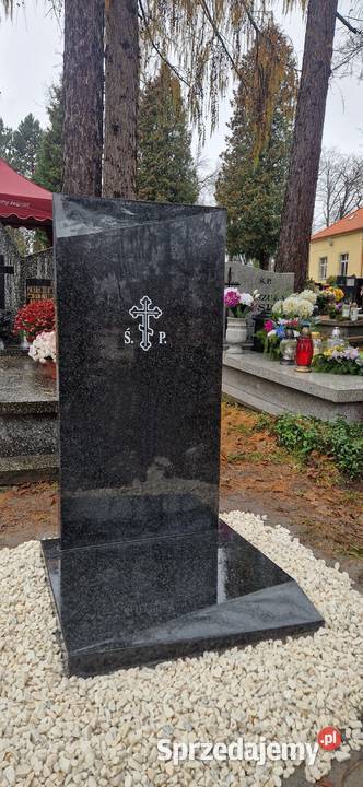 Mały urnowynowoczesny nagrobek urnowy z granitu Świdnica