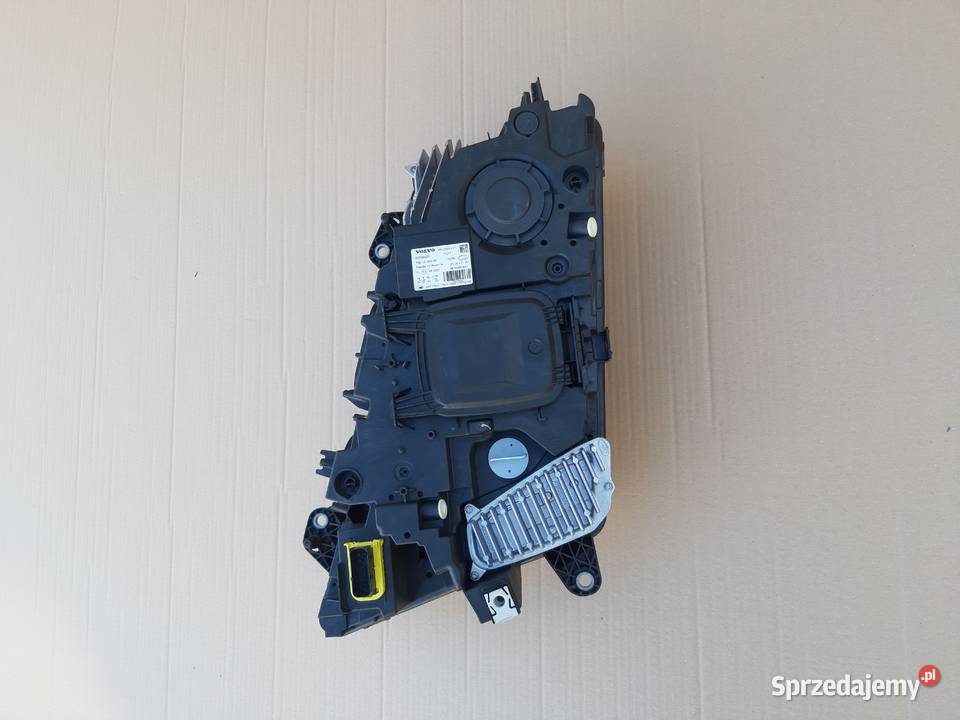 VOLVO FH4 REFLEKTOR PRAWY LAMPA PRAWA 22239222 Trzciel sprzedam