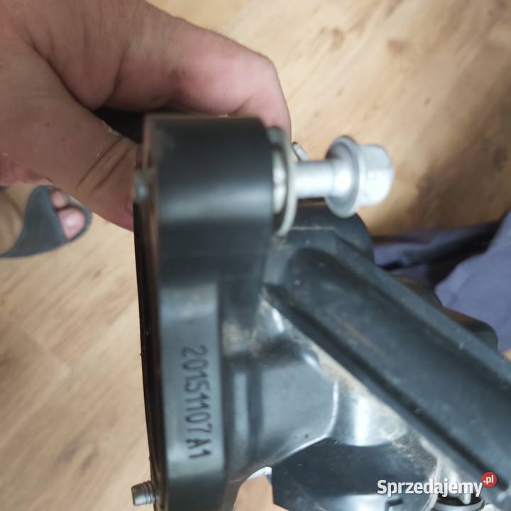 Rozdzielacz płynu chłodniczegokróciec 10T Opel termostaty Bydgoszcz sprzedam