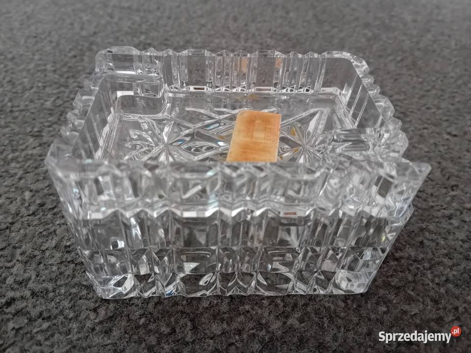 Kryształowa popielniczka