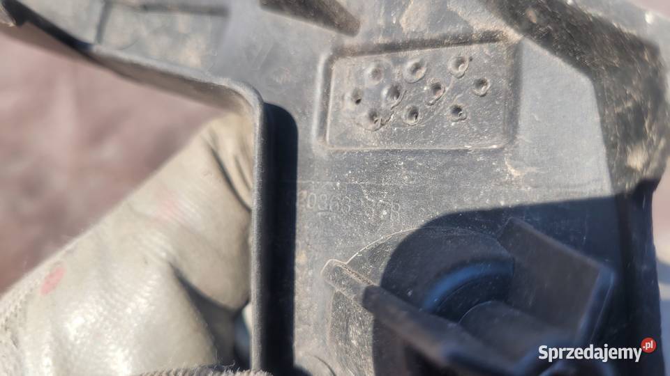 RENAULT MEGANE IV ŚLIZG MOCOWANIE ZDERZAKA PRZÓD śląskie Ruda Śląska
