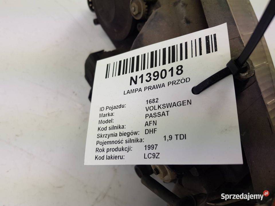 LAMPA PRAWA PRZÓD 3B0953050 PASSAT B5 Lipno