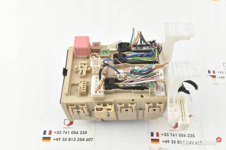SKRZYNKA BEZPIECZNIKÓW AVENSIS T29 8273005J90 osobowe