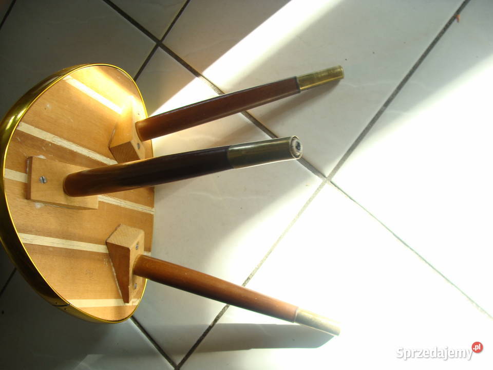 Stylowy stolik kawowy w stylu rockabilly z lat