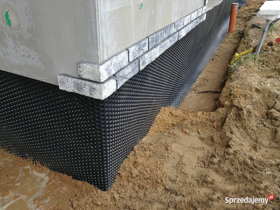 Usługi koparką odwodnienia budynków drenaż
