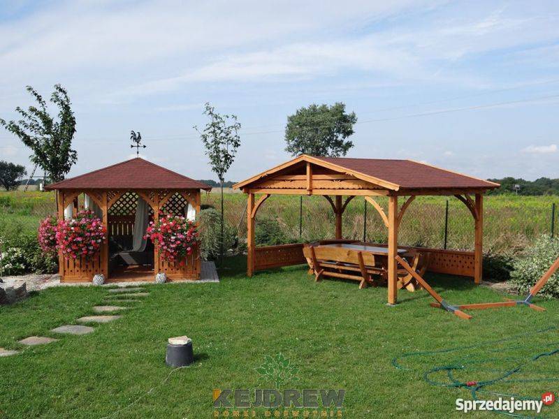 Domek z dwiema małymi drewutniami Pamela