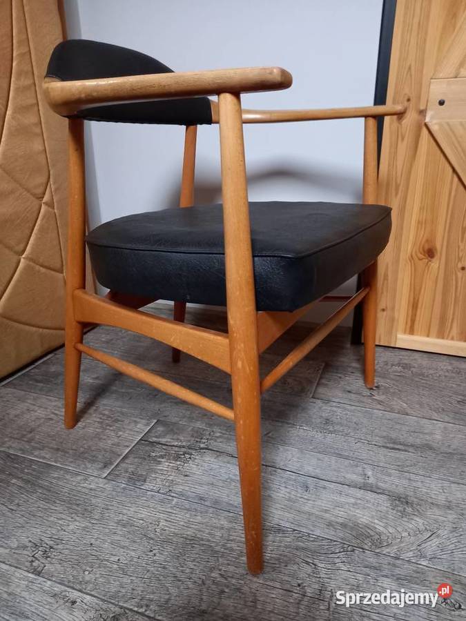 Stary fotel gabinetowy vintage