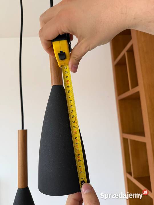 Stylowa lampa wisząca w czarnym kolorze idealna Krzynowłoga Mała