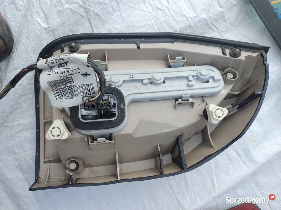 Lampa tylna lewa i prawa LIFT OPEL zafira Zahajki-Kolonia sprzedam