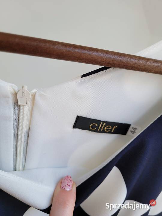 Granatowa sukienka w białe kropki rozkloszowana Rozmiar 44(XXL)