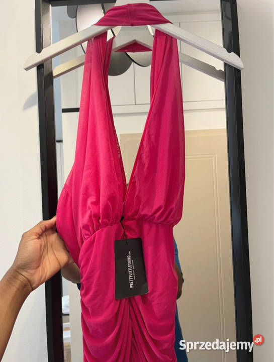 Różowa falbaniasta mini dopasowana sukienka Łódź