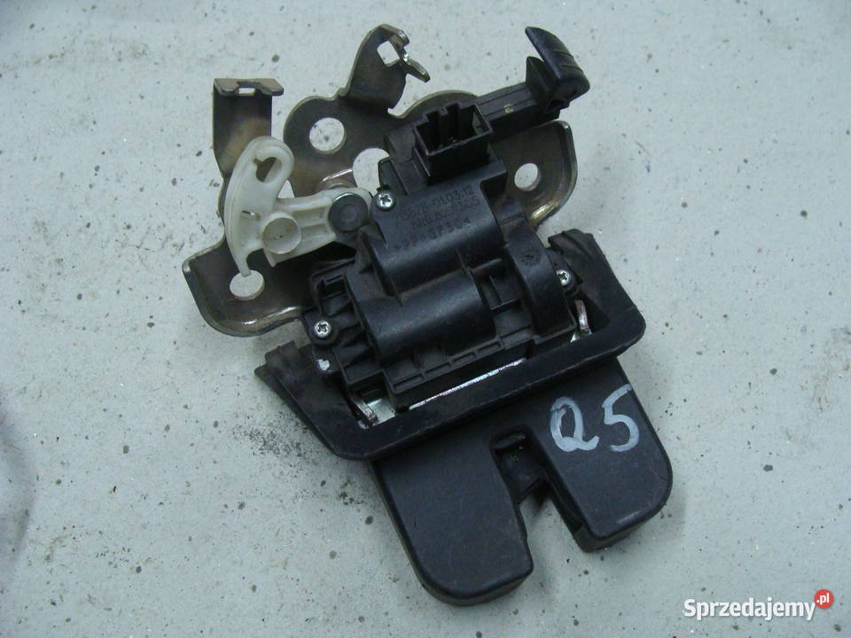Audi Q5 zamek klapy bagażnika 8R0827505 Karoseria