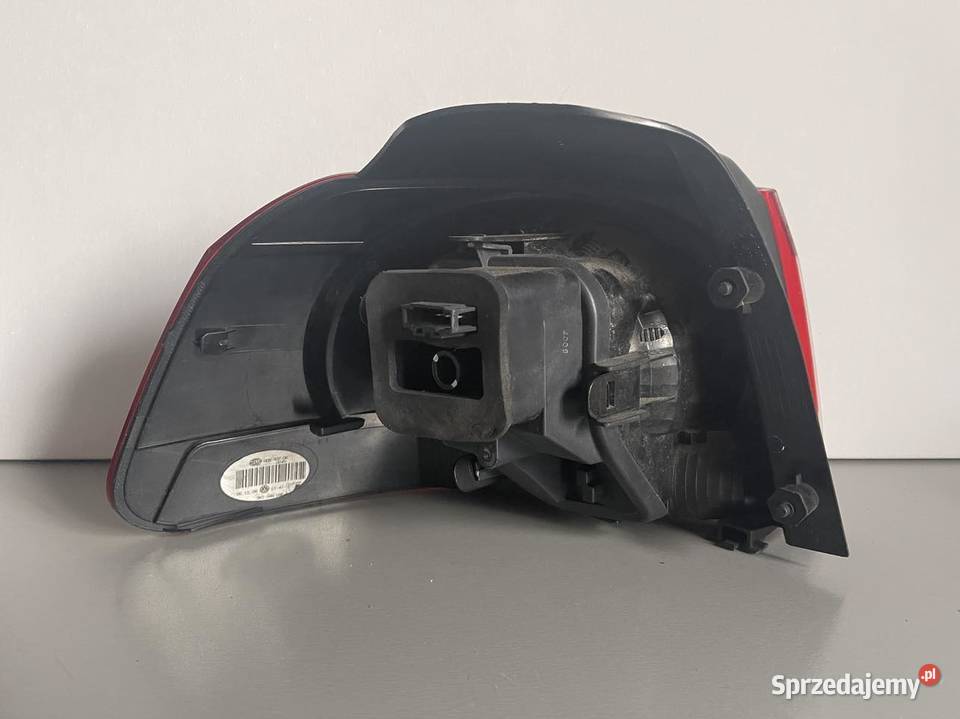 VW GOLF 6 PRAWA LAMPA TYŁ CIEMNA Części samochodowe Ostroróg