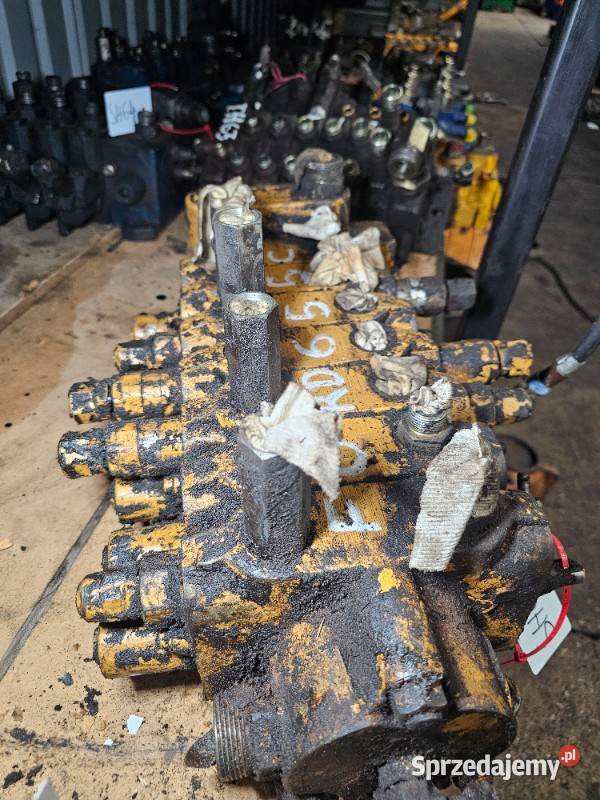Rozdzielacz hydrauliczny Holland Ford 455CD