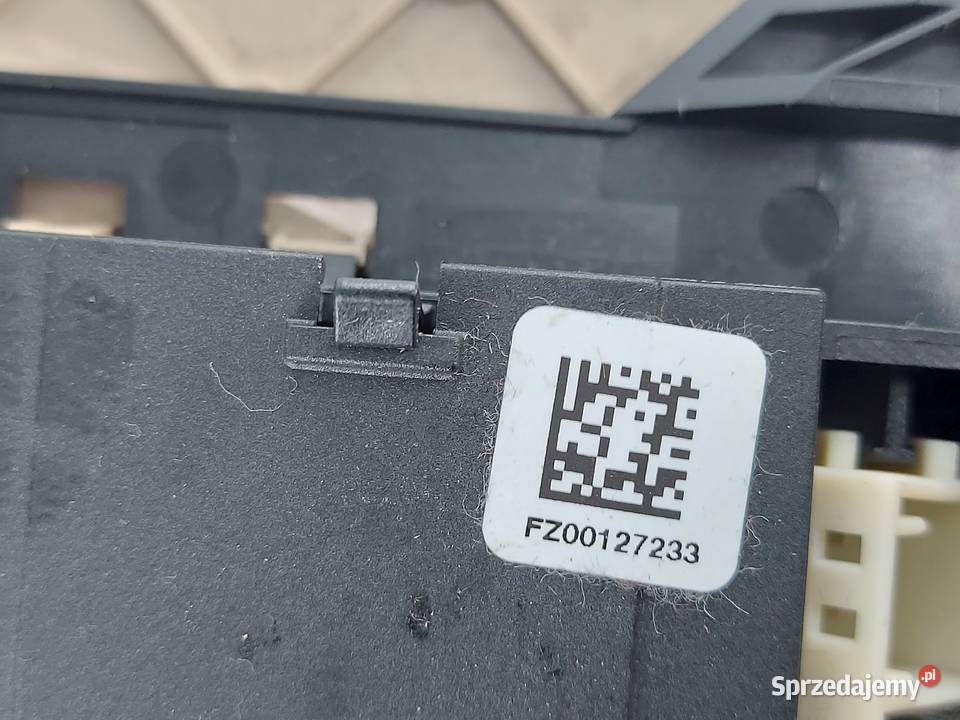 BMW F10 10r lampka podsufitki 28140555 osobowe Kielce