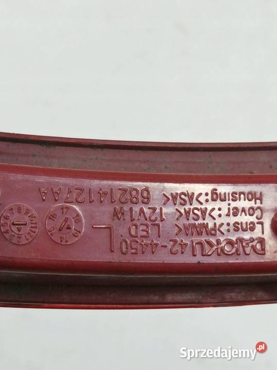 LAMPA TYŁ OBRYSÓWKA ZDERZAKA 68214127AA Dodge