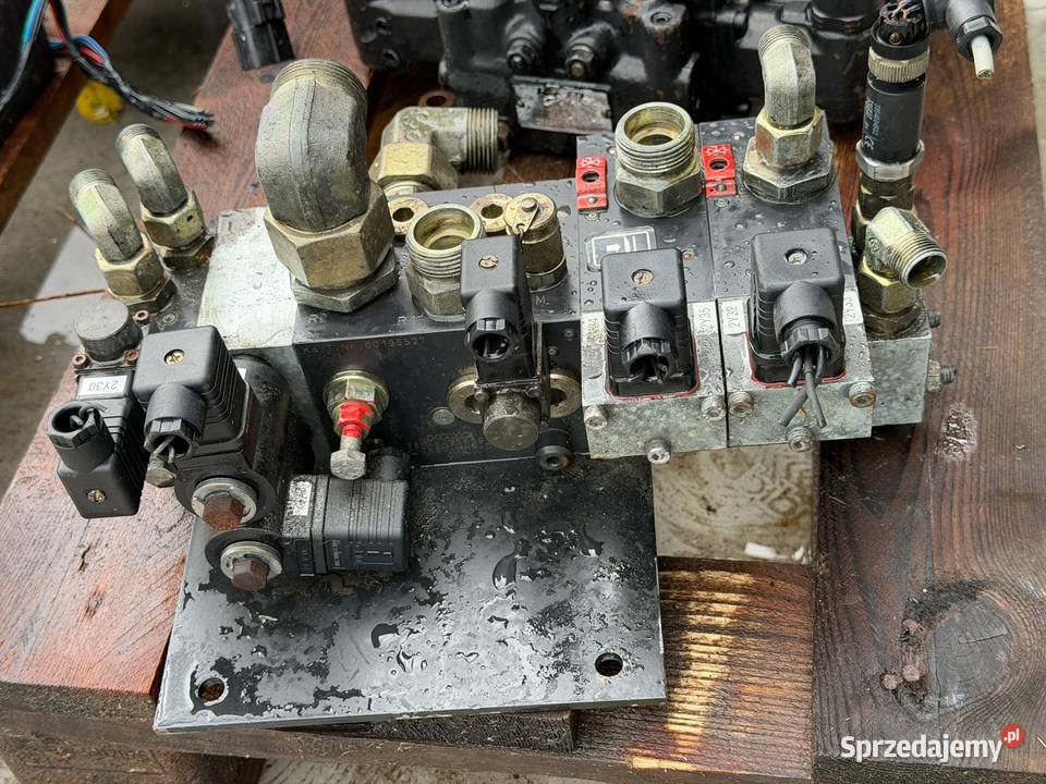Rozdzielacz hydrauliczny czteosekcyjny