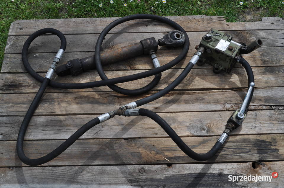 Siłownik z rozdzielaczem komplet nieuszkodzony Pozostałe