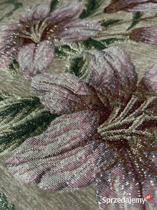 Poszewki gobelinowe zdobione złotą nitką Zabrze