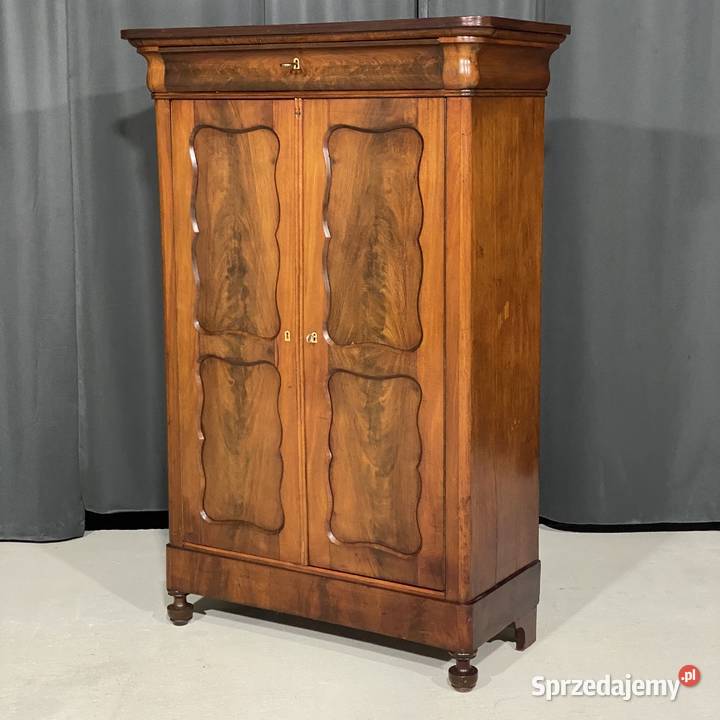 Mahoniowa bieliźniarka w stylu Biedermeier
