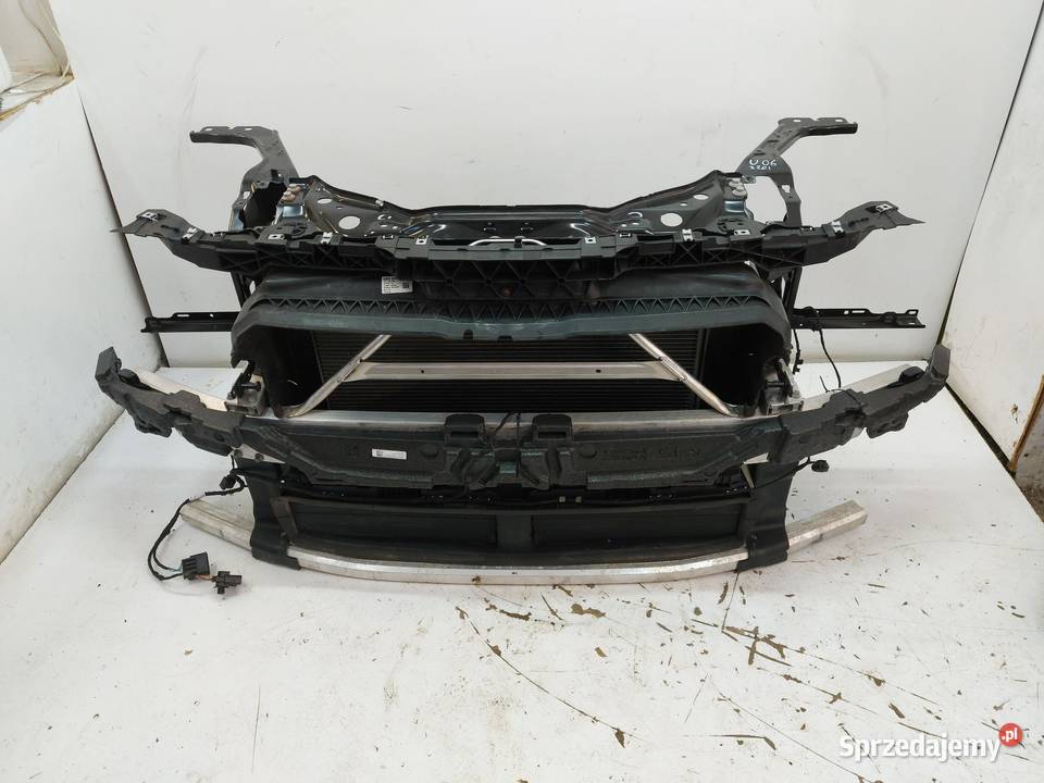 BMW U06 200i 15 TB Pas przód belka chłodnice